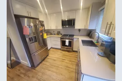 20 Bennett St #B, Wakefield, MA 01880 - Photo 3