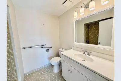 1006 Paradise Rd #3R, Swampscott, MA 01907 - Photo 15