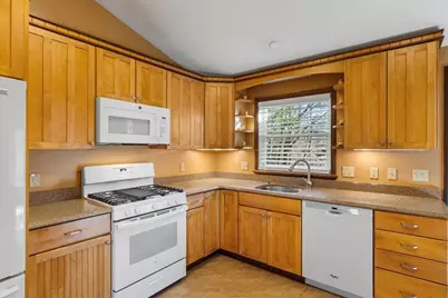 111 Indian Head Rd, Framingham, MA 01701 - Photo 9