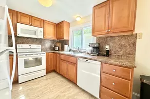 10 Roulston Rd, Windham, NH 03087 - Photo 5