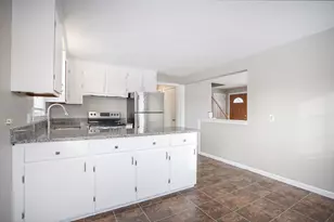 27 Campbell Dr, Agawam, MA 01001 - Photo 3