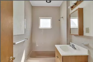 24 Blaine St, Malden, MA 02148 - Photo 7
