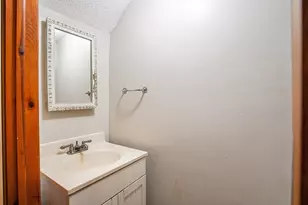 193 Beech St, Holyoke, MA 01040 - Photo 7
