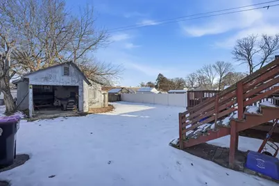 26 Vernon St, Holyoke, MA 01040 - Photo 23