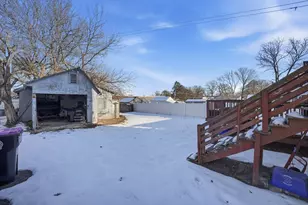 26 Vernon St, Holyoke, MA 01040 - Photo 23