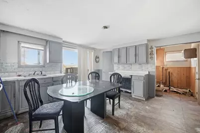 26 Vernon St, Holyoke, MA 01040 - Photo 5