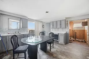 26 Vernon St, Holyoke, MA 01040 - Photo 5