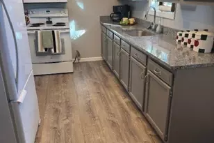 140 Sycamore St, Holyoke, MA 01040 - Photo 9