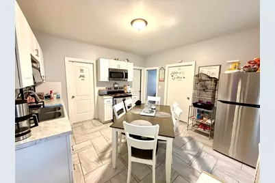 107 Tyler St, Springfield, MA 01109 - Photo 9