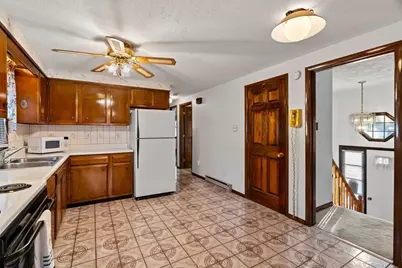 22 Westchester Dr, Lawrence, MA 01843 - Photo 3