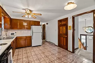 22 Westchester Dr, Lawrence, MA 01843 - Photo 3