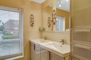 405 Langley Rd, Newton, MA 02459 - Photo 15