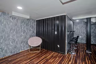 10 View St, Holyoke, MA 01040 - Photo 35