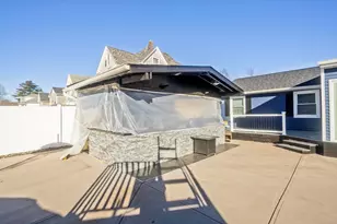 10 View St, Holyoke, MA 01040 - Photo 11