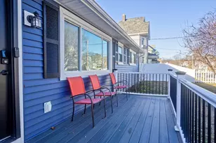 10 View St, Holyoke, MA 01040 - Photo 3