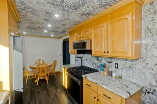 10 View St, Holyoke, MA 01040 - Photo 27