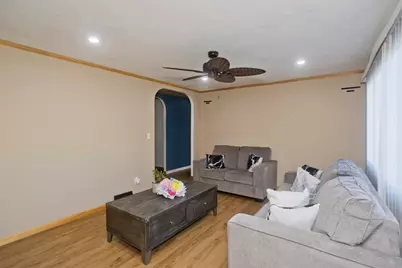 10 View St, Holyoke, MA 01040 - Photo 15