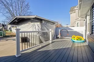 10 View St, Holyoke, MA 01040 - Photo 9