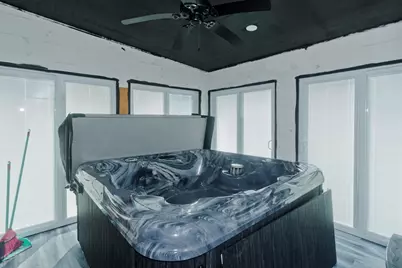 10 View St, Holyoke, MA 01040 - Photo 33