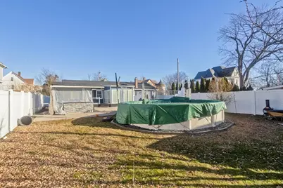 10 View St, Holyoke, MA 01040 - Photo 7
