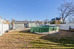 10 View St, Holyoke, MA 01040 - Photo 7