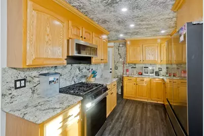 10 View St, Holyoke, MA 01040 - Photo 31