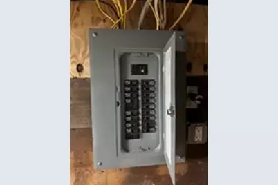 1607 Acushnet Ave, New Bedford, MA 02746 - Photo 15