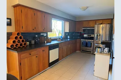 12 Holiday Dr, Fairhaven, MA 02719 - Photo 5