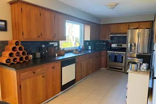 12 Holiday Dr, Fairhaven, MA 02719 - Photo 5