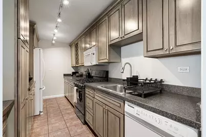 2 Hawthorne #17M, Boston, MA 02114 - Photo 17