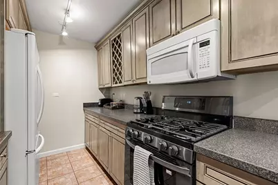 2 Hawthorne #17M, Boston, MA 02114 - Photo 15