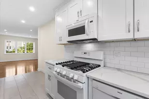 30 Lake Shore Ct, Boston, MA 02135 - Photo 7