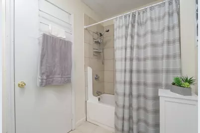 70-72 Manhattan St, Springfield, MA 01109 - Photo 17