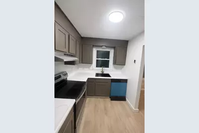 116 Breckwood Cir #0, Springfield, MA 01119 - Photo 3