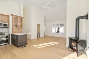 639 E Broadway, Haverhill, MA 01830 - Photo 9