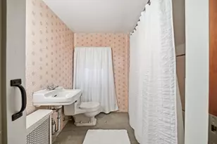 35 Dublin St, Chicopee, MA 01013 - Photo 19