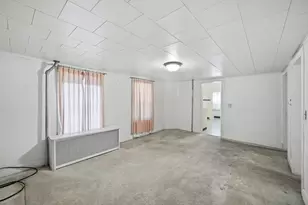 35 Dublin St, Chicopee, MA 01013 - Photo 15