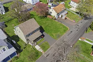 20 Ottawa St, Agawam, MA 01001 - Photo 13
