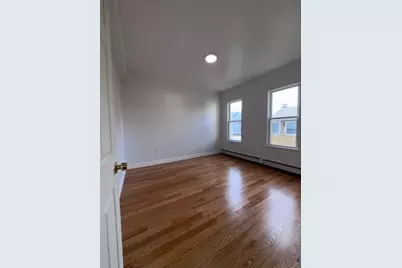 29 Catherine St #1, Boston, MA 02131 - Photo 9