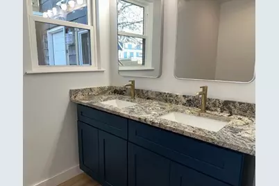 29 Catherine St #1, Boston, MA 02131 - Photo 11