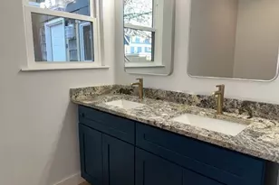 29 Catherine St, Boston, MA 02131 - Photo 11