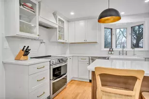 17 Wakefield St, Reading, MA 01867 - Photo 9