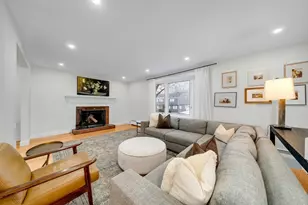 17 Wakefield St, Reading, MA 01867 - Photo 3