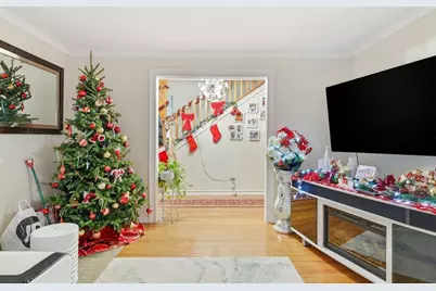 21 Francis Ave, Holyoke, MA 01040 - Photo 7