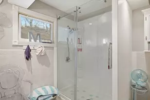 21 Francis Ave, Holyoke, MA 01040 - Photo 17