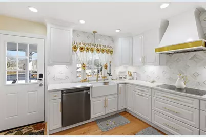 17 Cunniff Ave, Milford, MA 01757 - Photo 5