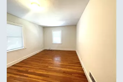 76 Cloverdale Rd #76, Newton, MA 02461 - Photo 5