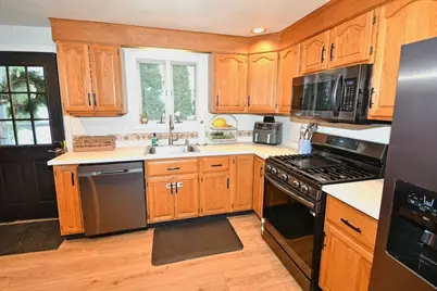 24 1st St, Amesbury, MA 01913 - Photo 3