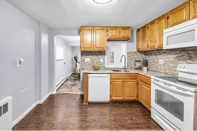 63 Lawton St, Springfield, MA 01109 - Photo 9