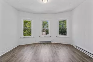 8 Delaware St, Worcester, MA 01603 - Photo 5